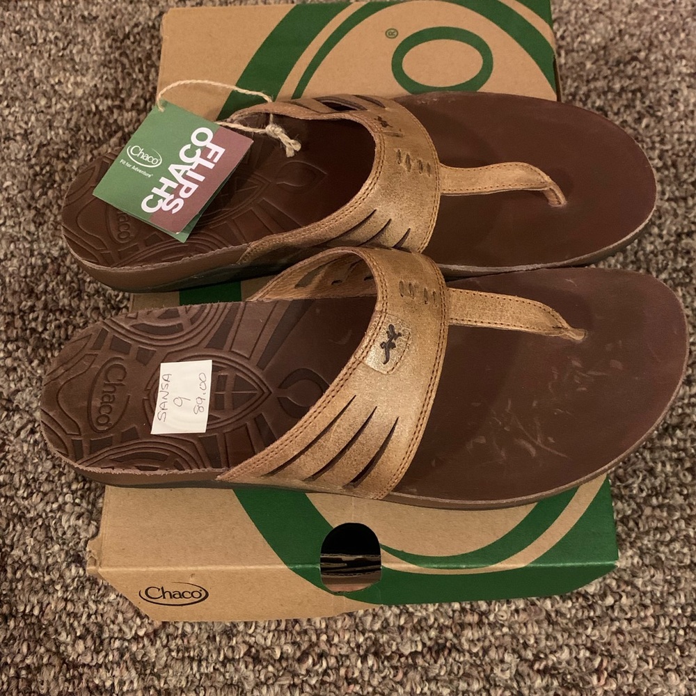 NWT Chaco Flips Sansa- Dark Earth Size 9